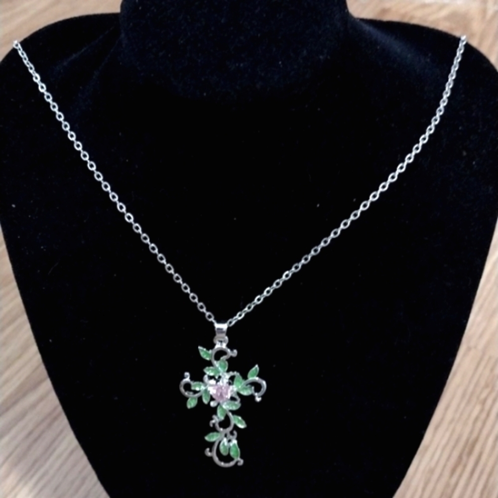 SILVER-PLATED GREEN ENAMEL LEAF FLORAL CROSS PENDANT RELIGIOUS 20" NECKLACE-NWOT - Picture 3 of 10